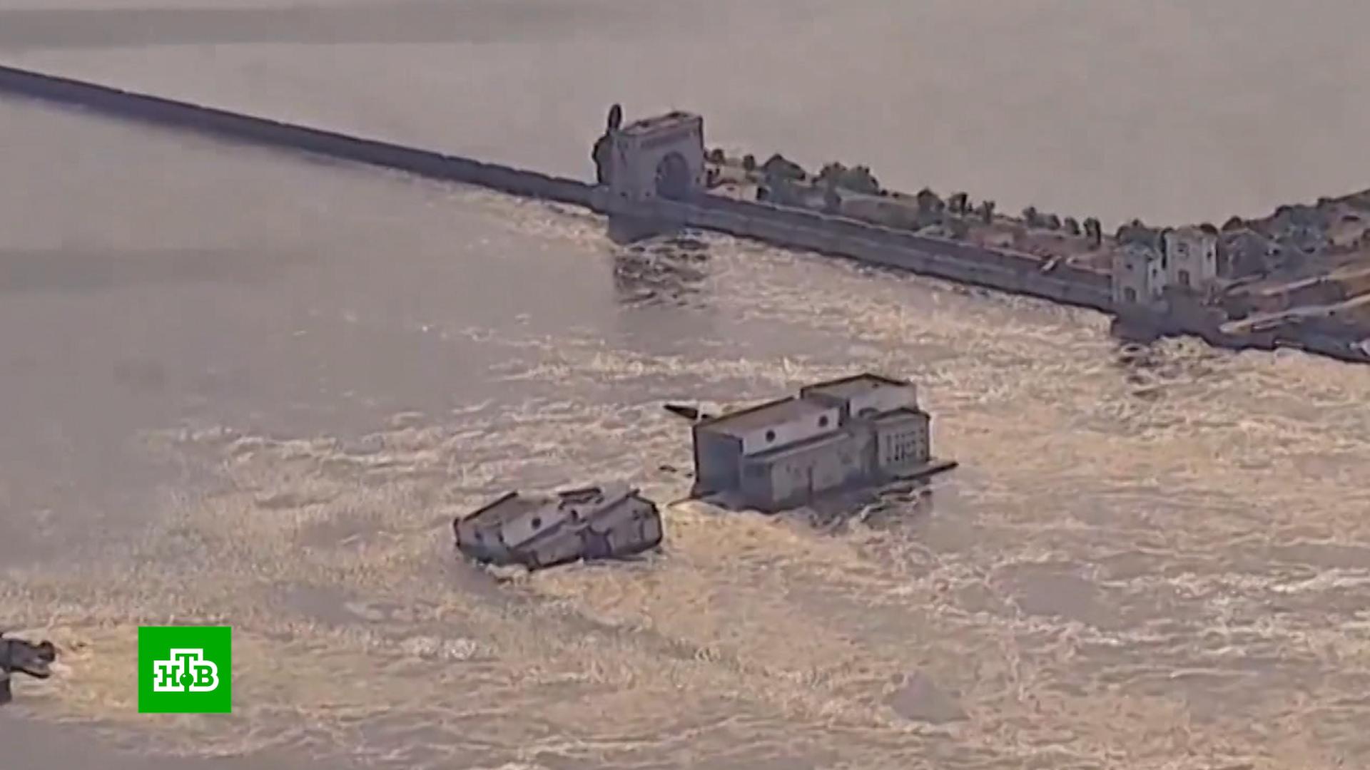 каховская гэс разрушения. каховской гидроэлектростанции (гэс). каховская гэс в херсонской области. каховская гэс взорвана. дамба каховской гэс.