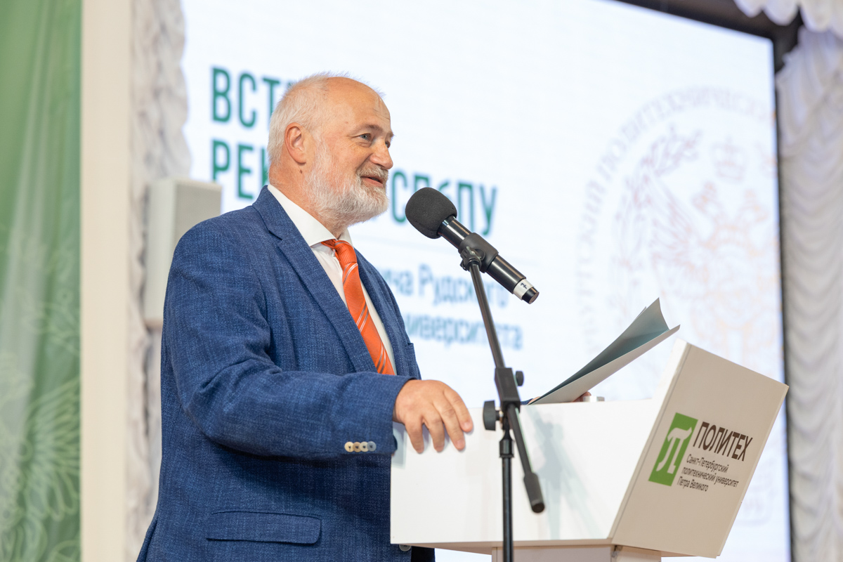 Депутат Законодательного собрания Санкт-Петербурга Михаил Амосов 
