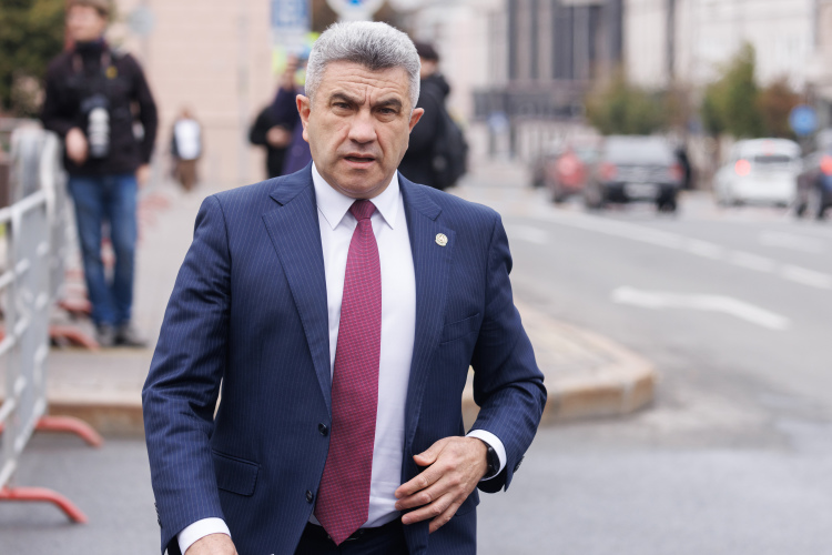 Ильсур Хадиуллин направит деньги на развитие общего образования (8,3 млрд рублей), среднее профессиональное образование (8,4 млрд рублей) и «другие вопросы в области образования» (19,5 млрд рублей)