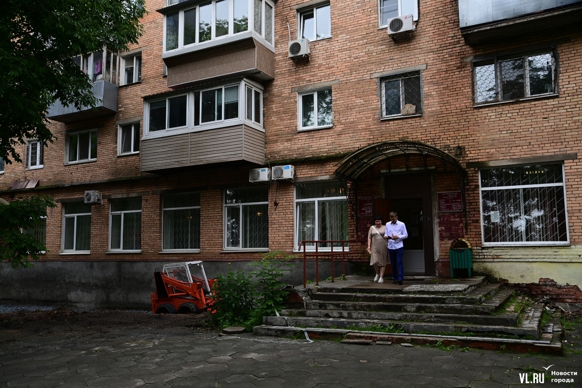 Первореченский загс владивосток. Первомайский ЗАГС Владивосток. ЗАГС Владивосток.