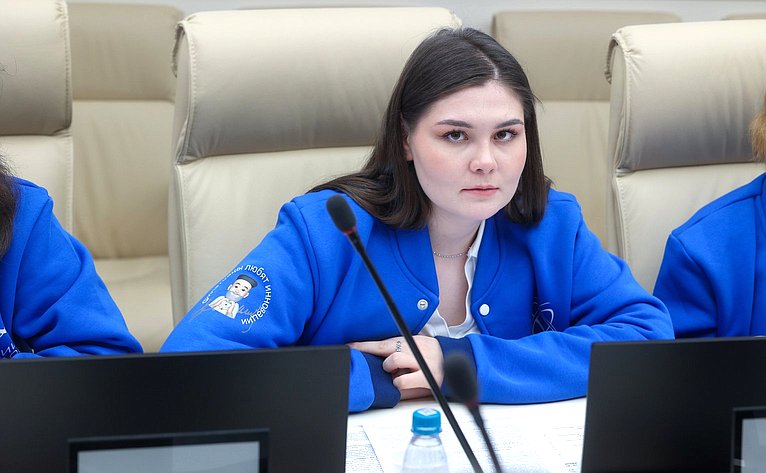 Круглый стол Комитета СФ по социальной политике «Актуальные вопросы совершенствования мер поддержки молодых специалистов, работающих в сфере здравоохранения (в рамках проекта «Всероссийская научная школа «Медицина молодая»)»