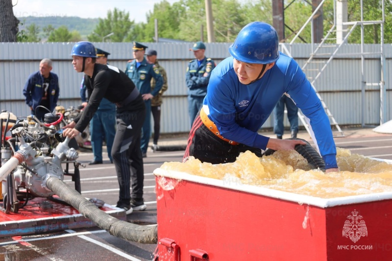 В Чите прошли соревнования по пожарно-спасательному спорту