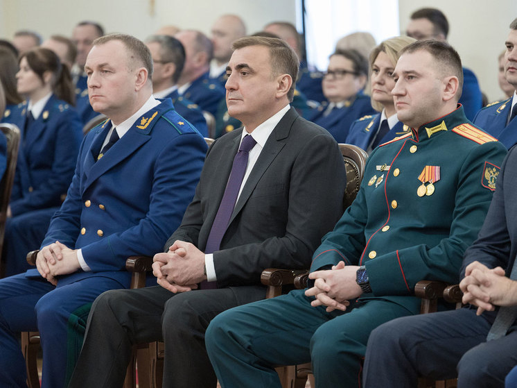 Алексей Дюмин вручил награды сотрудникам тульской прокуратуры