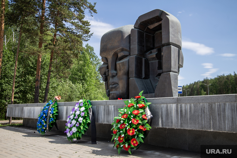 Памятник жертвам репрессий екатеринбург. Мемориал памяти жертв политических репрессий Екатеринбург. Памятник сталинским репрессиям Екатеринбург. Места репрессий Екатеринбург. Мемориал в память о событиях 1905 года.