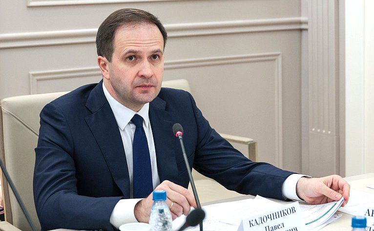 Круглый стол на тему «Актуальные вопросы совершенствования межбюджетных отношений при реализации Федерального закона «Об общих принципах организации местного самоуправления в единой системе публичной власти»