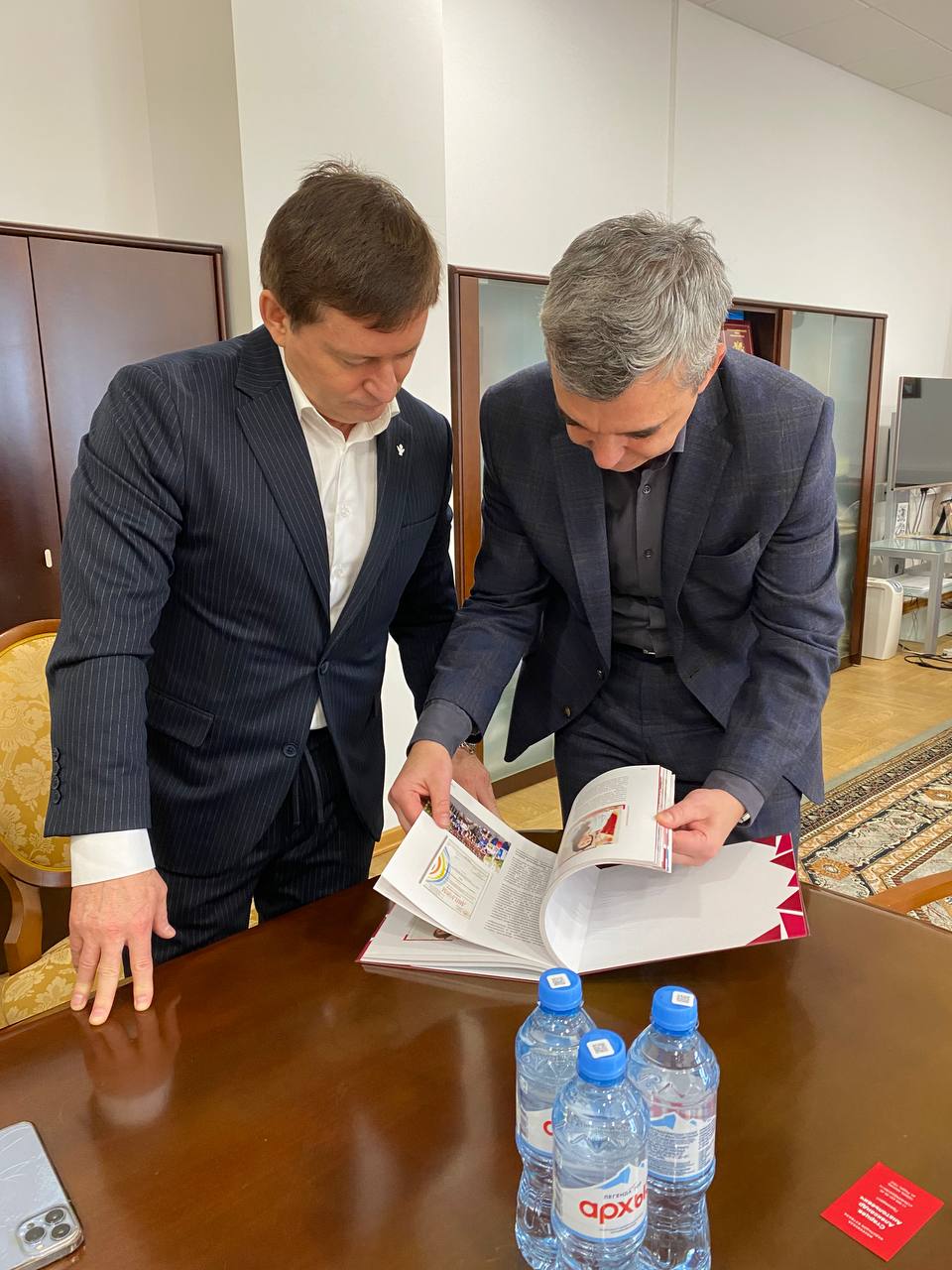 photo_5294125978274090456_y