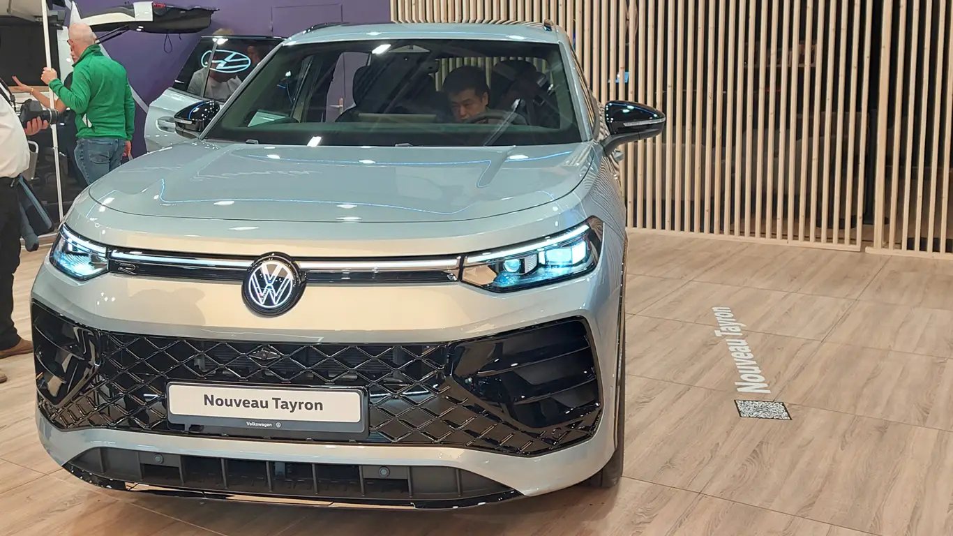 Автосалон в Париже 2024, стенд Volkswagen