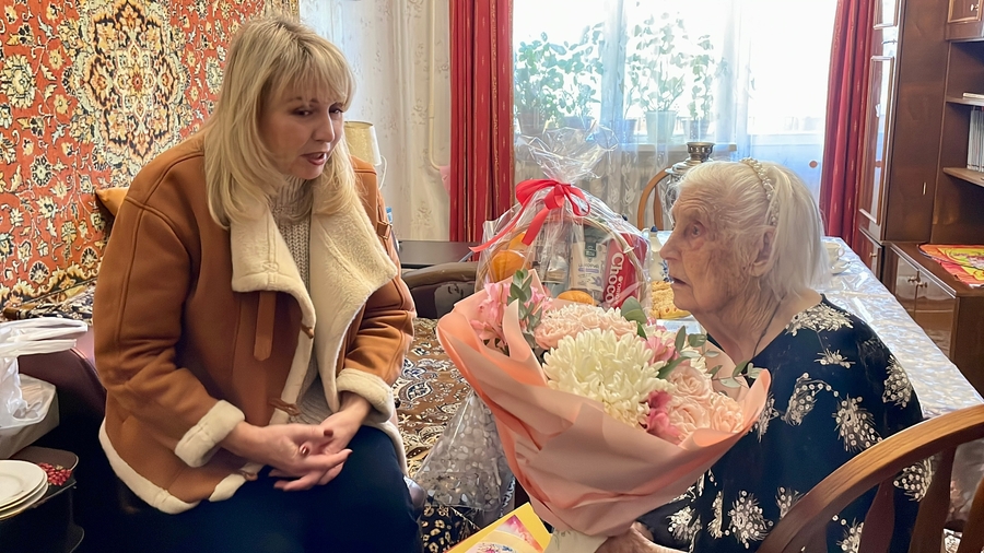 Жительницу Коммунара поздравили с 104-летием