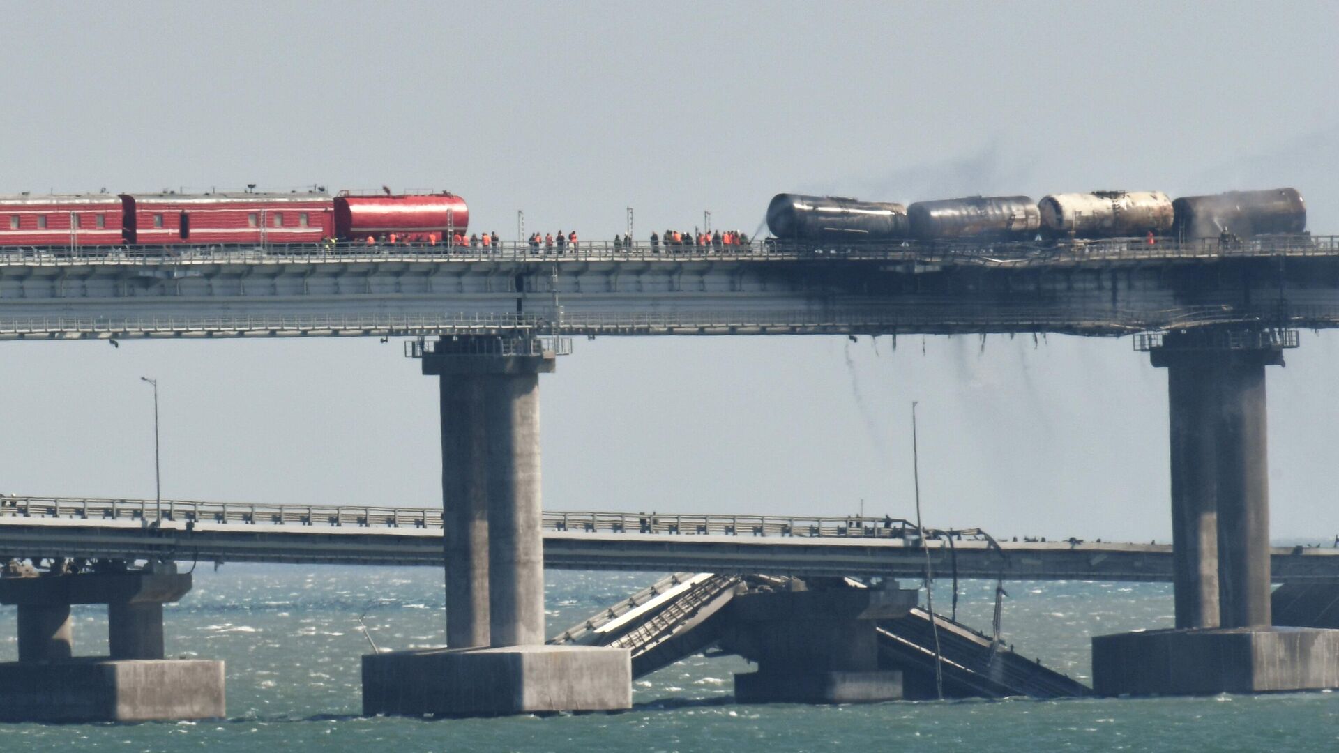 железная дорога на крымском мосту