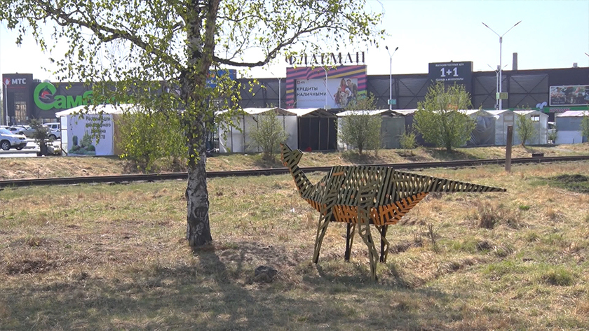 Благовещенск тг. Амурозавр Благовещенск. Памятник амурозавру Благовещенск. Динозавры в Благовещенске. Кладбище динозавров в Благовещенске.