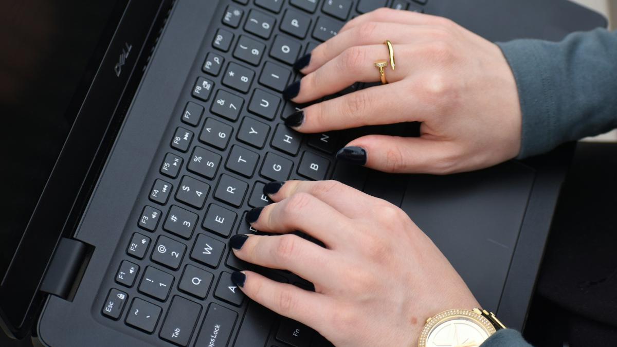 Руки на клавиатуре