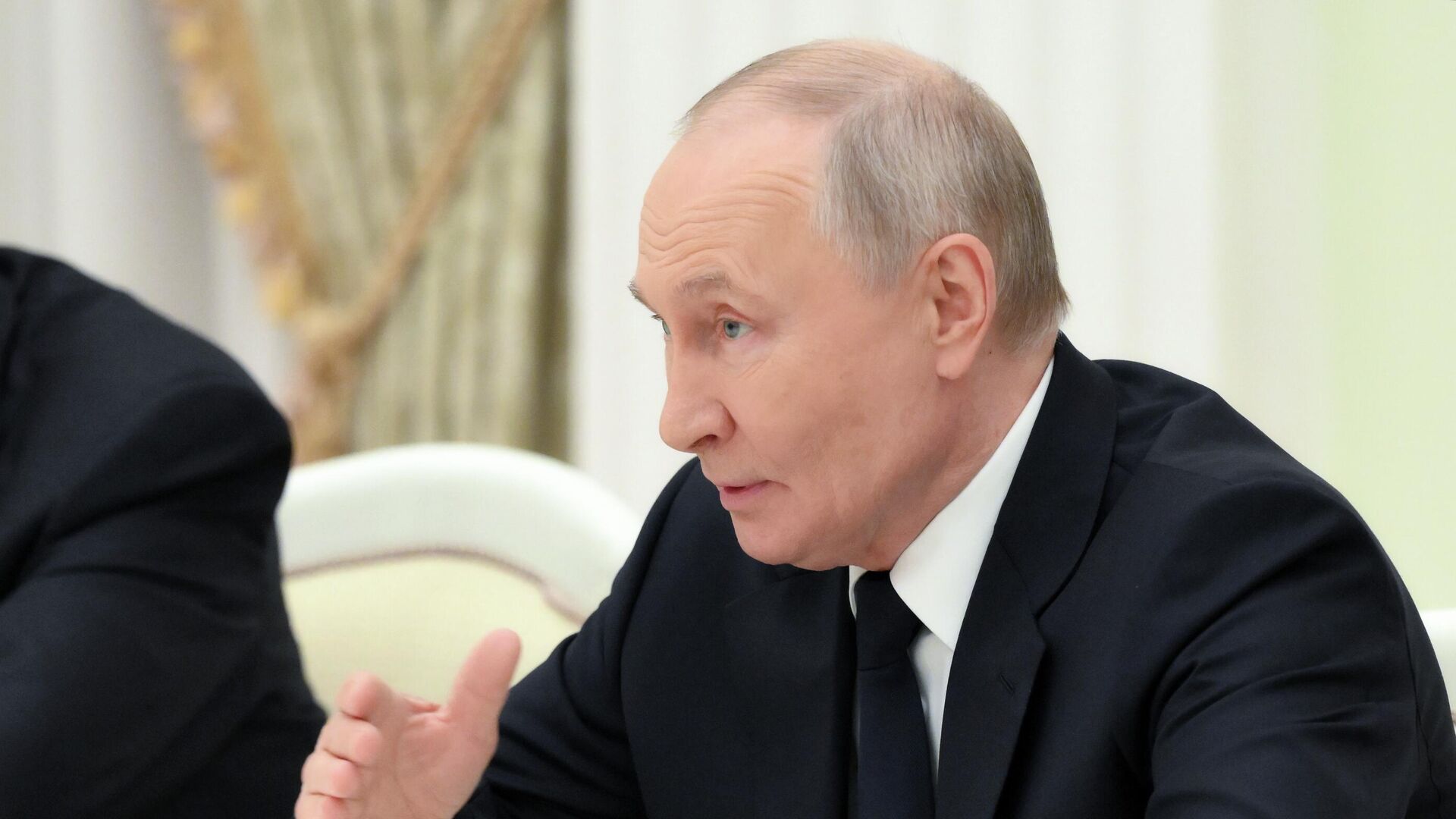Встреча президента Владимира Путина и главы МИД Венгрии Петера Сиярто - Sputnik Молдова, 1920, 04.03.2026