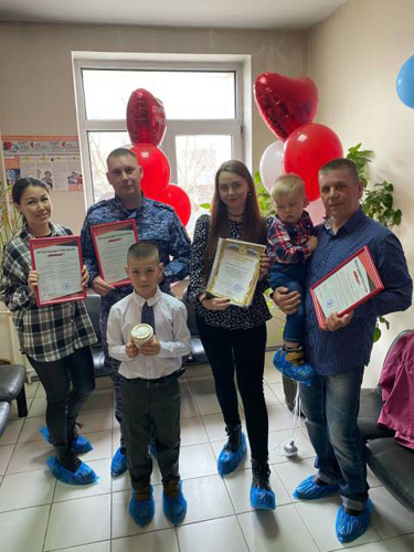 Семья сотрудника Росгвардии в Южно - Сахалинске отмечена благодарственными письмами ко дню донора России