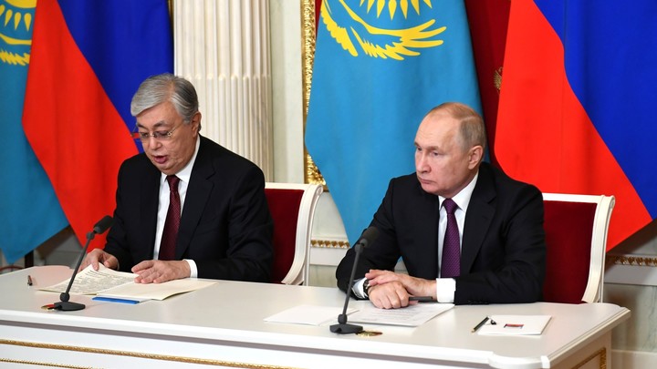 Путин в Казахстане, и это означает следующее: Токаев почувствовал настоящую силу