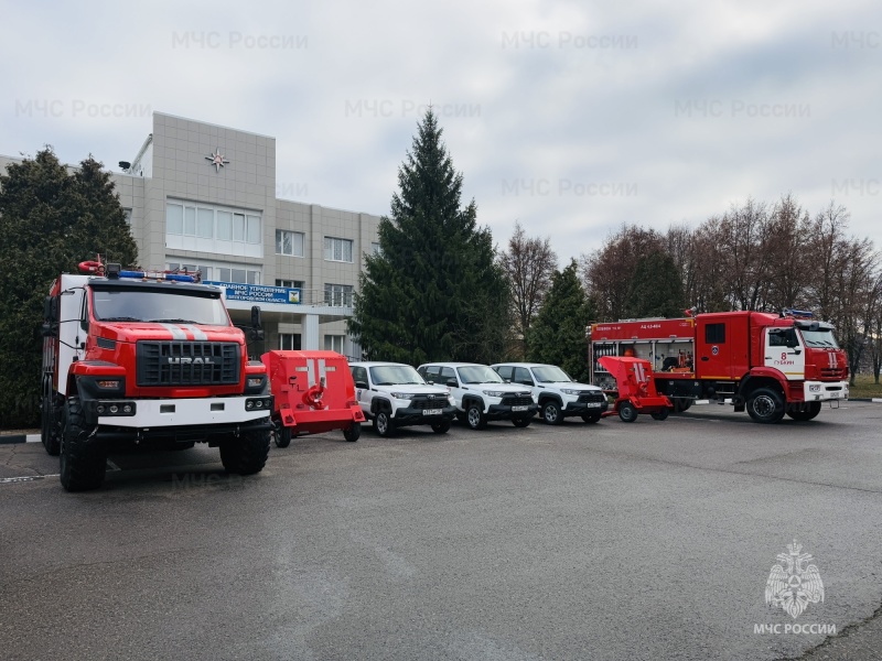 На вооружение белгородских пожарных и спасателей поступили 9 новых специализированных автомобилей