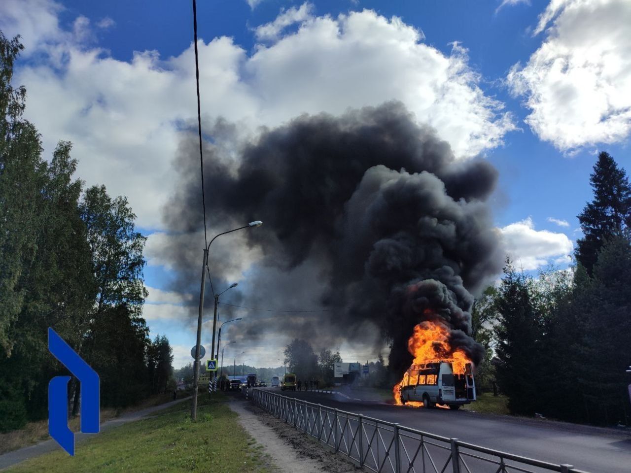 Под петрозаводском. Под Петрозаводском сгорела Газель. Горел ЖД В Петрозаводске. Сгоревшая пассажирская Газель.