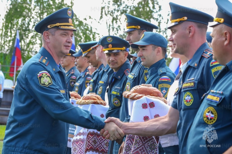 В Москве состоялось открытие Всероссийского этапа смотра-конкурса на звание «Лучшее звено газодымозащитной службы МЧС России»