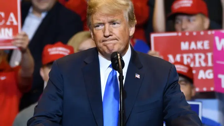 Дональд Трамп назвал бывшего главу ФБР «грязным копом»