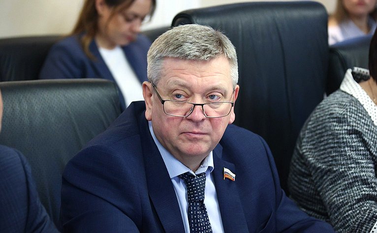 Александр Лутовинов