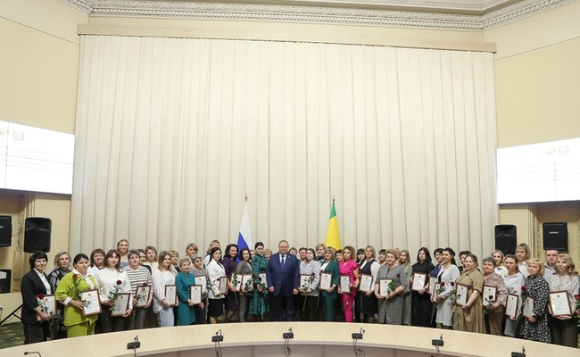 Мельниченко поблагодарил всех, кто занимался приемом белгородских школьников