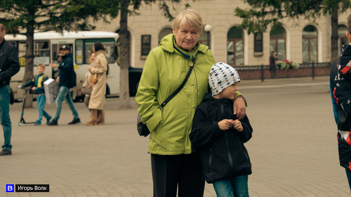 Праздник 28 октября. Российские пенсионеры. Бабушка и дедушка. Пенсионеры в Москве. Бабуля из Москвы.