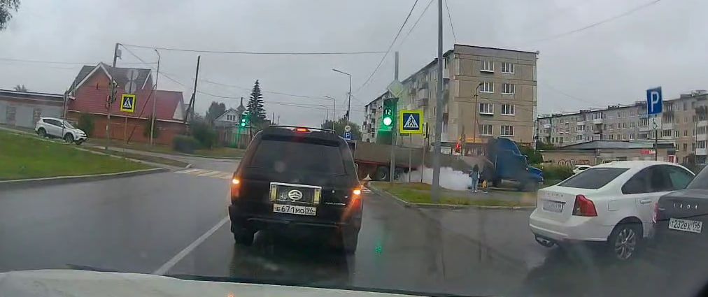 На Почтамтской у грузовика на ходу рвануло колесо