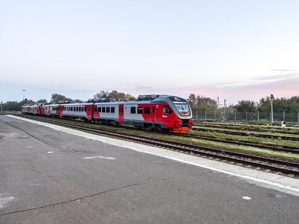 Электричка Волгодонск Ростов. Рельсовый автобус. Куберле поезд. Ростов Волгодонск поезд.