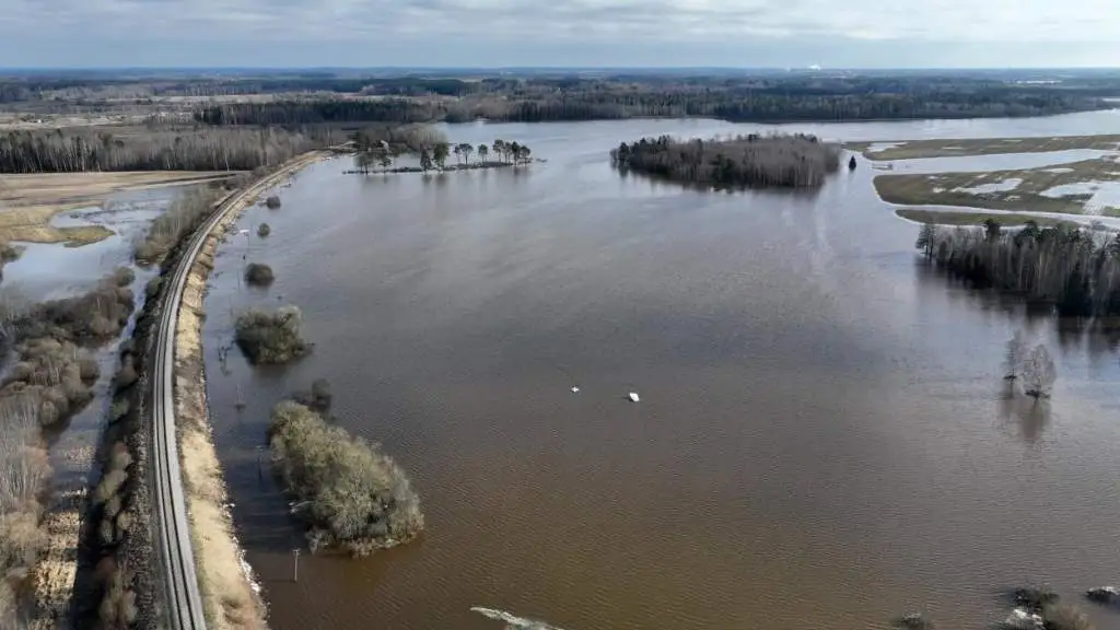 Ситуация в Плявиньском водохранилище улучшилась, но затопление еще есть