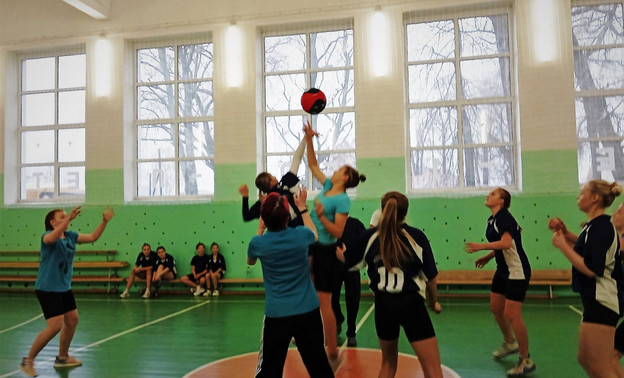 109 школ Кировской области участвуют в чемпионате по баскетболу