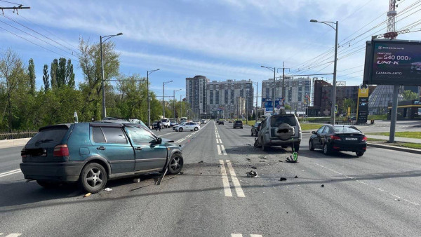 В Самаре водители не поделили полосу Московского шоссе