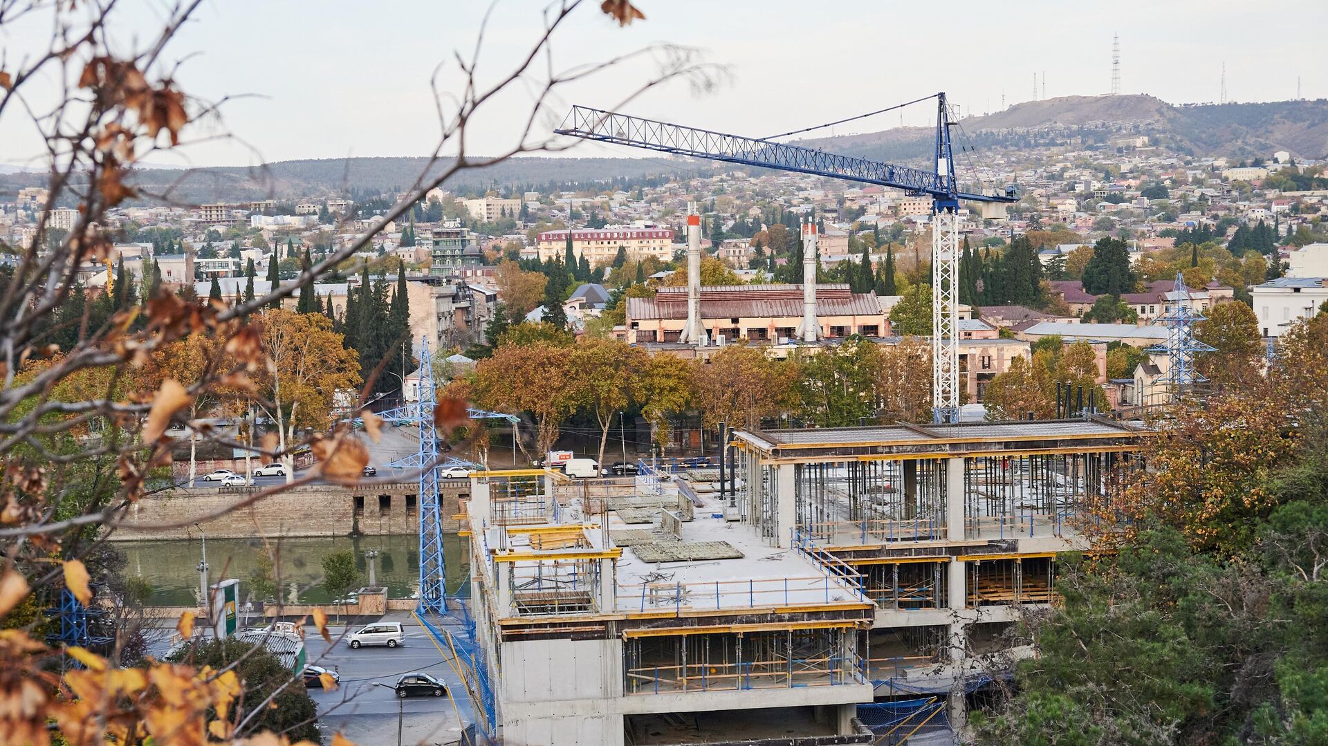 Строительство нового жилого дома в центре столицы Грузии - Sputnik Грузия, 1920, 11.05.2025
