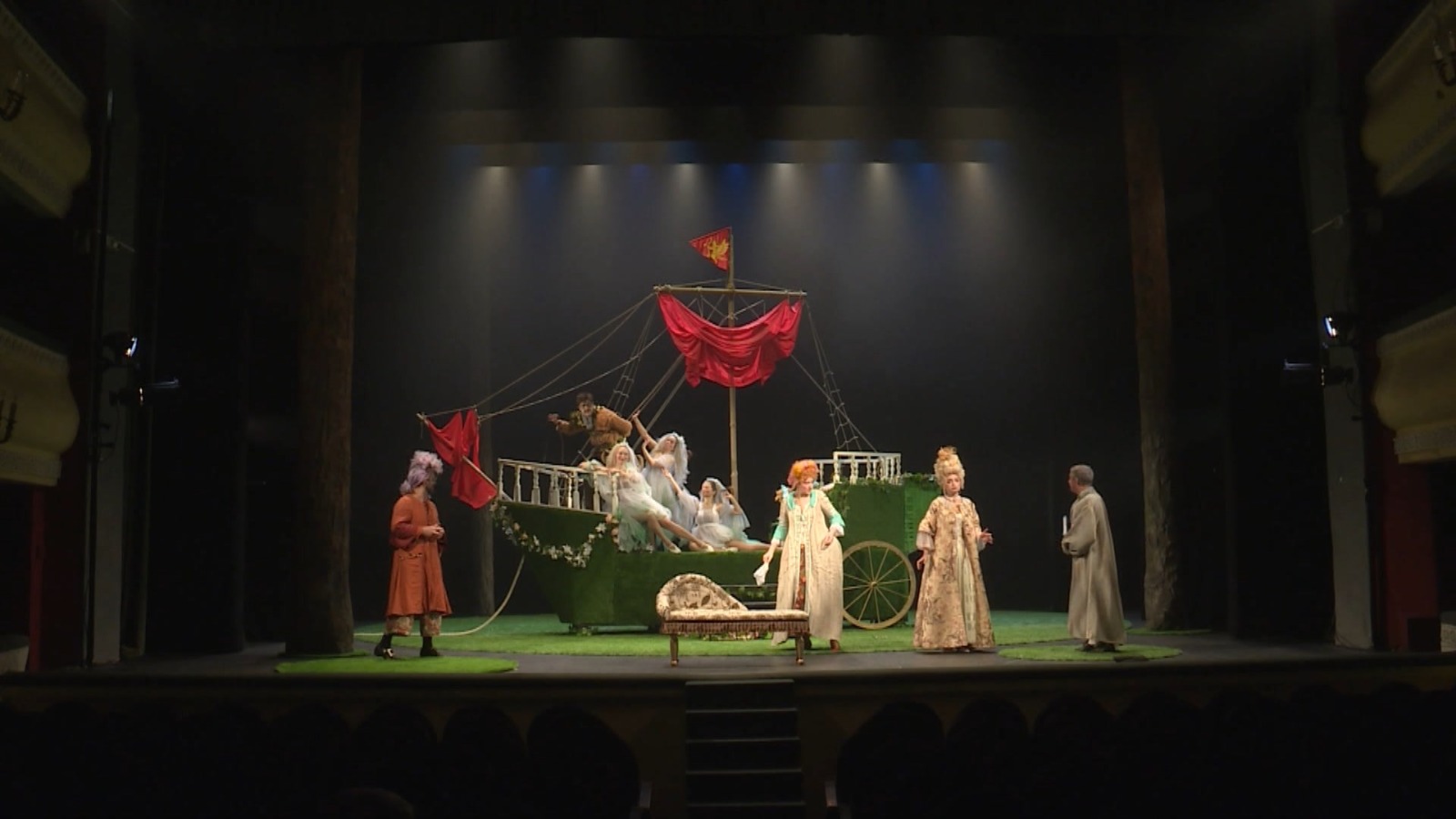 Труппа Костромского драмтеатра имени Островского возвращается с гастролей и приглашает зрителей