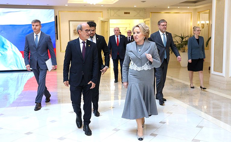 Валентина Матвиенко провела встречу с Председателем Парламента стран Латинской Америки и Карибского бассейна (ПАРЛАТИНО) Роландо Мигелем Гонсалесом Патрисио
