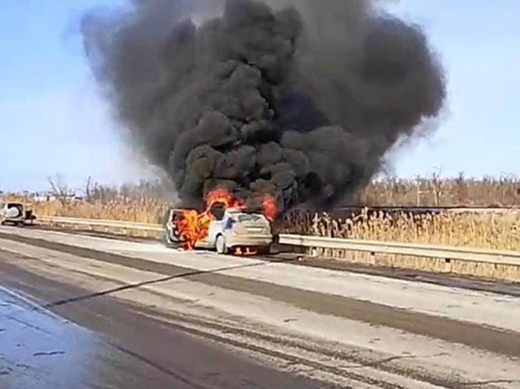 В Ростовской области на ходу загорелся «Форд Фокус»