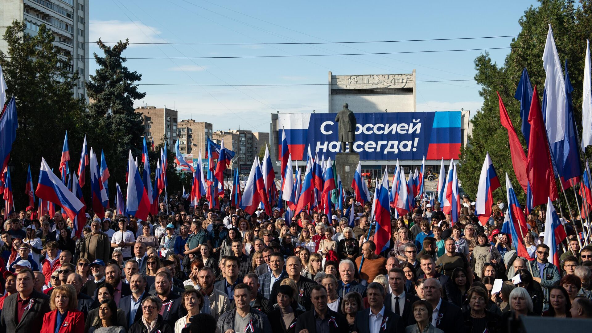 Днр лнр празднование. Крым российский. Россия и Донбасс вместе. Донецкая Республика. Референдум Донбасс.