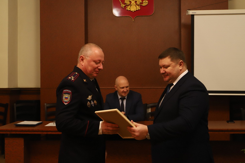 Начальник умвд по белгороду. Начальник УМВД по Белгородской области. Начальник УМВД России. Кабинет начальника МВД. ЭКЦ МВД Белгород.