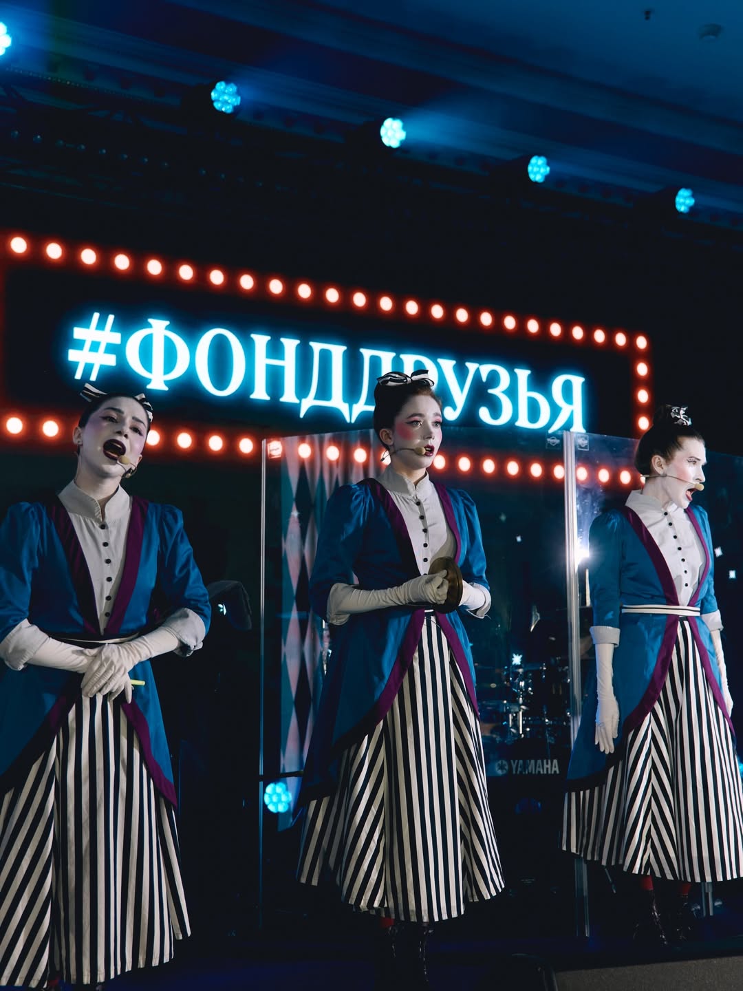 Ёлка первая: Иван Ургант, Мария Миронова и Ксения Собчак