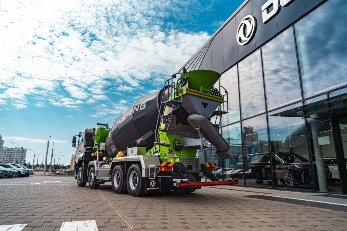 Новый автобетоносмеситель от Dongfeng поступил в продажу в Беларуси