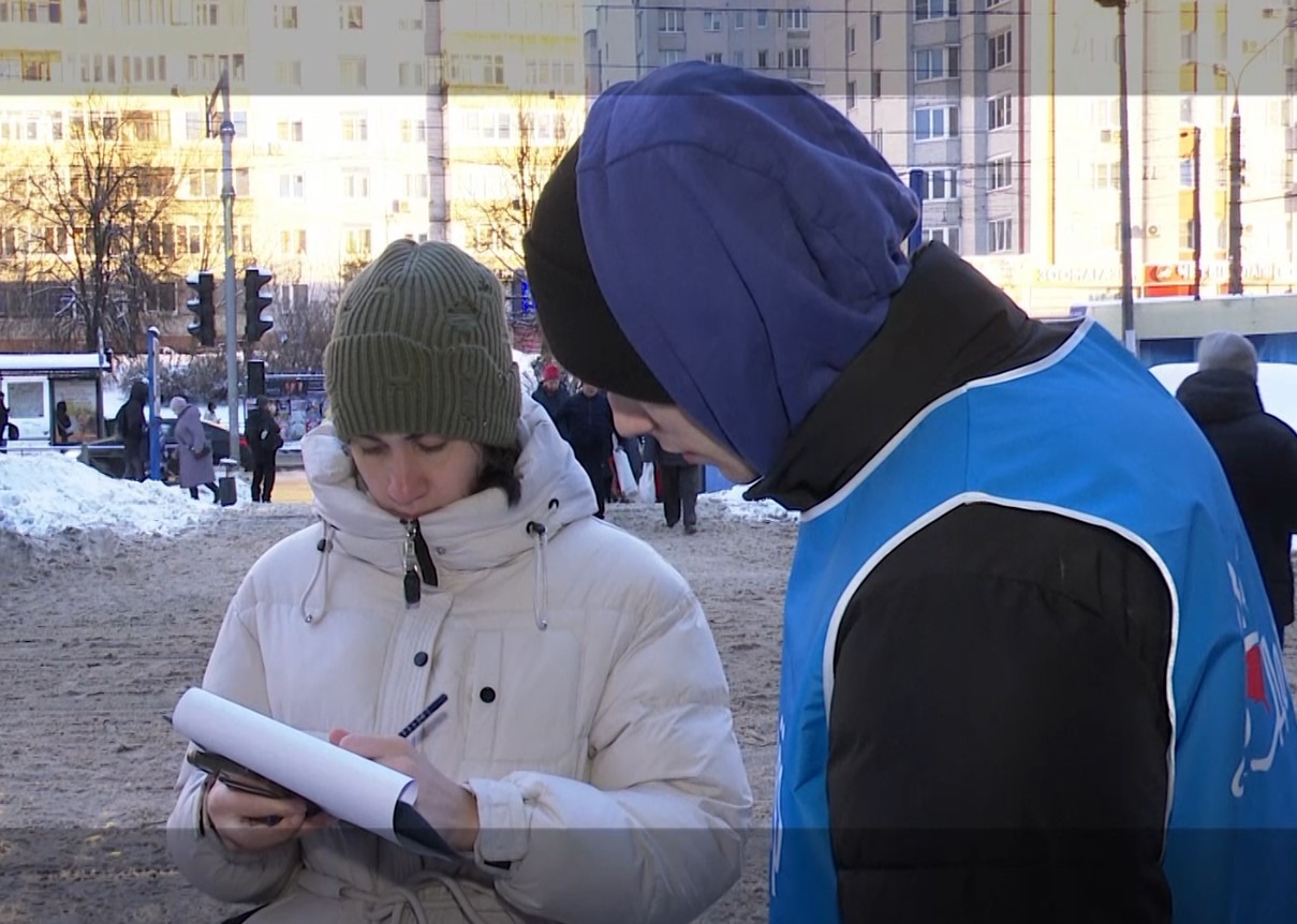 Волонтёры и активисты собирают подписи в поддержку спорткомплекса на базе парка «Дружба»