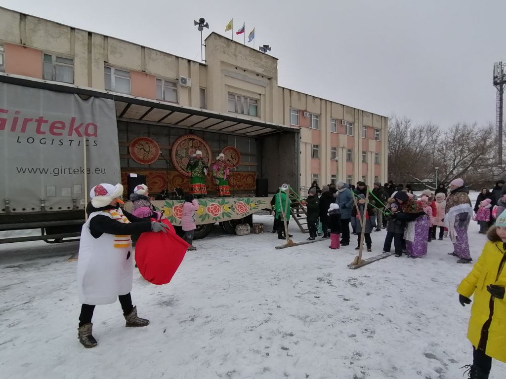 Челябинск масленица парк тищенко. Чучело масленицы. Масленица началась. Южноуральск городской сквер. Вурнары зима.