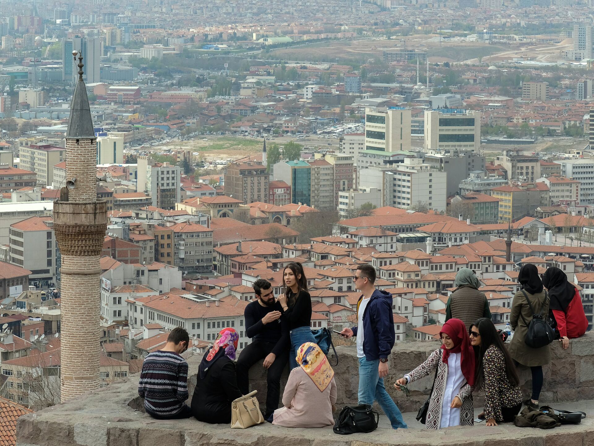 Люди живущие в стамбуле. Анкара Турция численность населения. Турецкие жители. Стамбул жители. Турция люди.