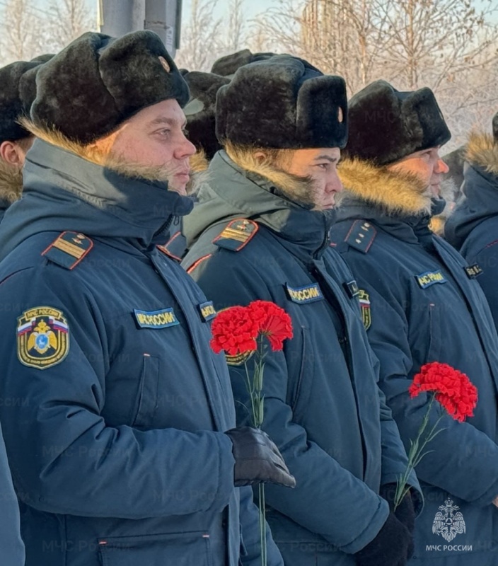 Сегодня Муравленковские пожарные почтили память товарища, погибшего 31 год назад