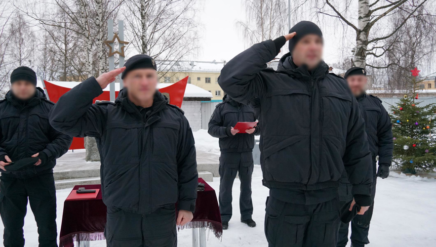 В пункте постоянной дислокации ОМОН «Вятич» Управления Росгвардии по Кировской области состоялась церемония награждения личного состава