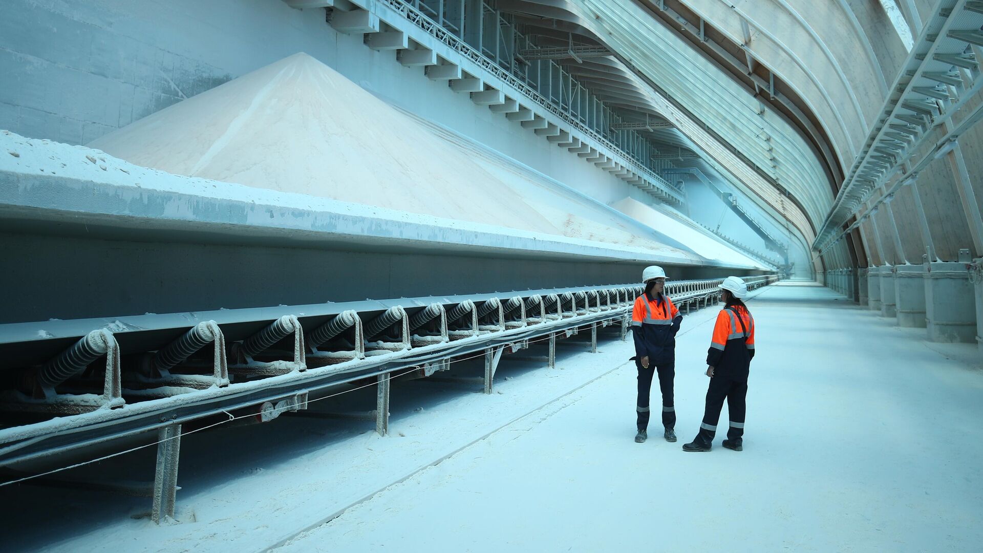 Производство калийных удобрений в Волгоградской области. - Sputnik Узбекистан, 1920, 14.01.2026