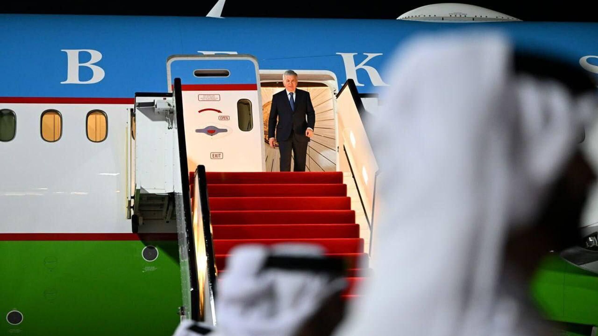 Шавкат Мирзиёев прибыл с рабочим визитом в город Доху. - Sputnik Узбекистан, 1920, 04.11.2025