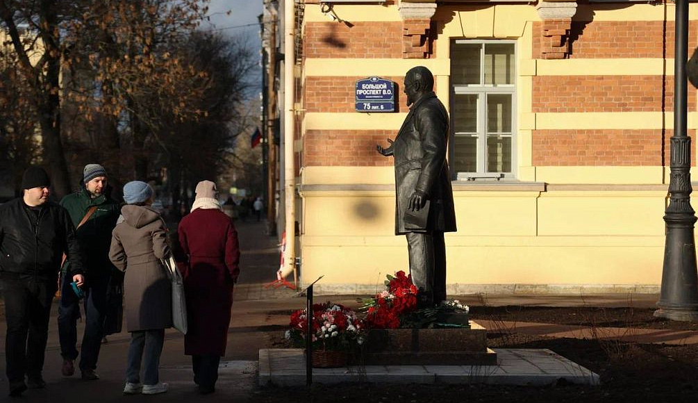 В Санкт-Петербурге открыли памятник выдающемуся адвокату Владимиру Спасовичу