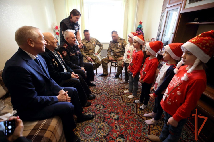 Начальник Управления Росгвардии по Томской области поздравил с Новым годом 98-летнего ветерана Великой Отечественной войны (видео)