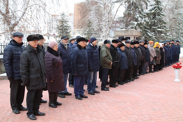 В Омске открыли мемориальную доску памяти полковника внутренней службы в отставке Виктора Ивановича Смоленского 