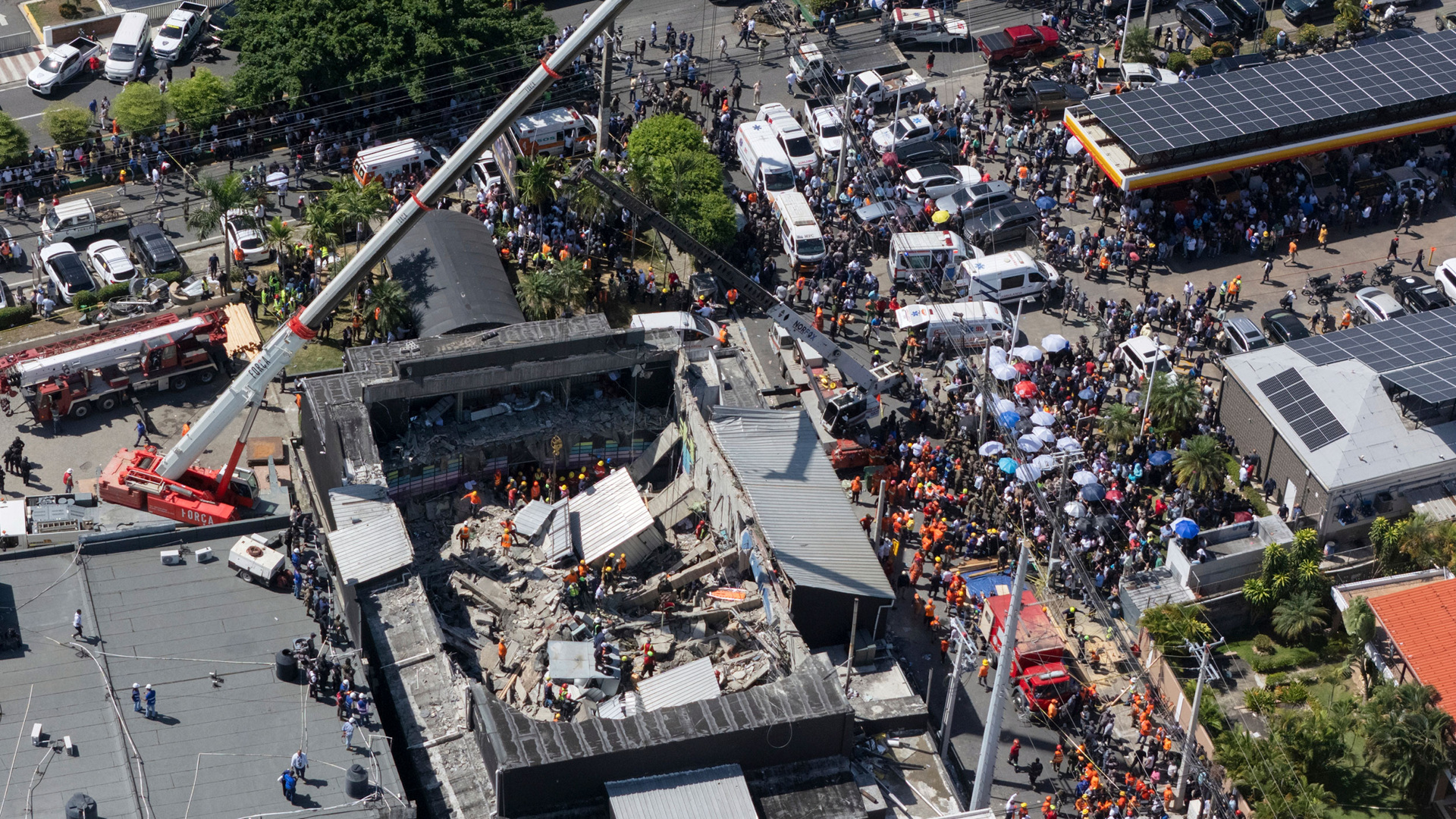 Число погибших при обрушении крыши клуба в Доминикане превысило 220