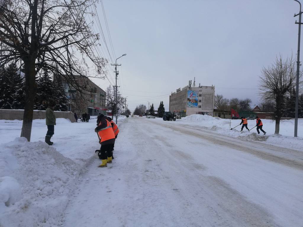 Погода сердобск точный. Снег в городе. Зима дорога. Очистка дорог от снега. Снег на дороге.